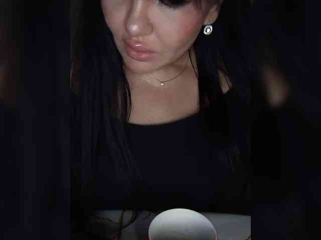 Brunetochkaaa webcam