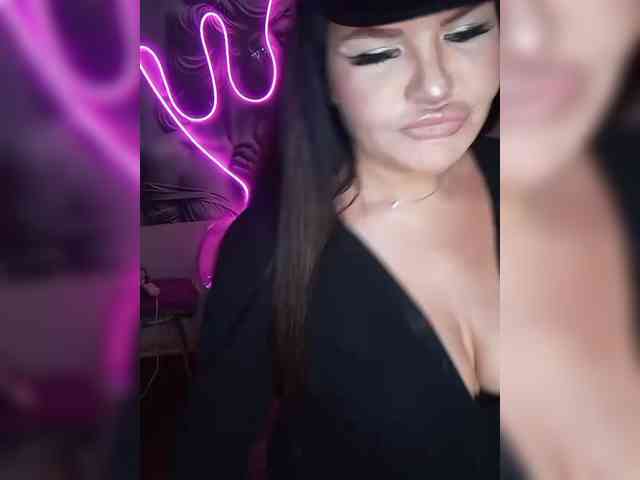 Brunetochkaaa webcam