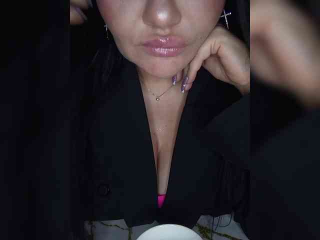 Brunetochkaaa webcam