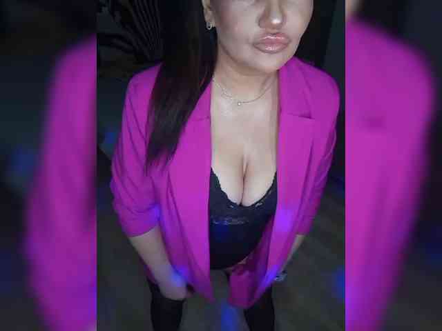 Brunetochkaaa webcam