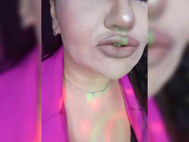 Brunetochkaaa webcam