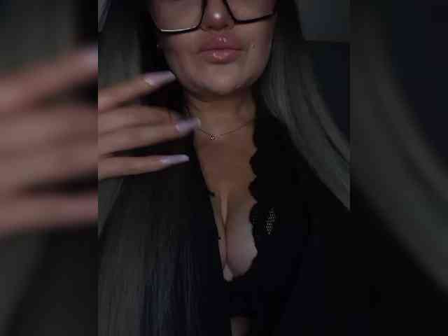 Brunetochkaaa webcam