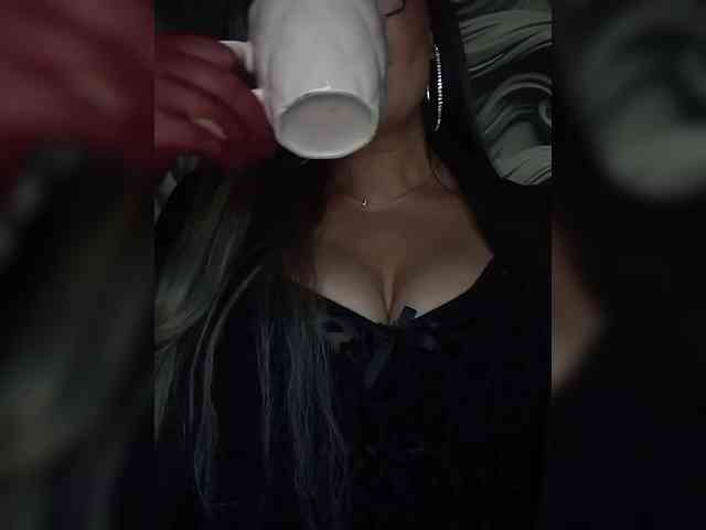 Brunetochkaaa webcam