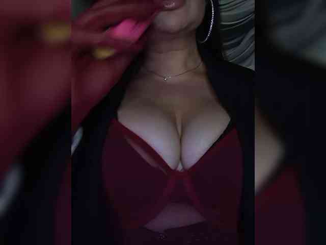 Brunetochkaaa webcam