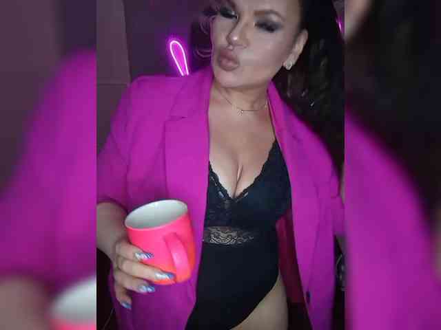 Brunetochkaaa webcam