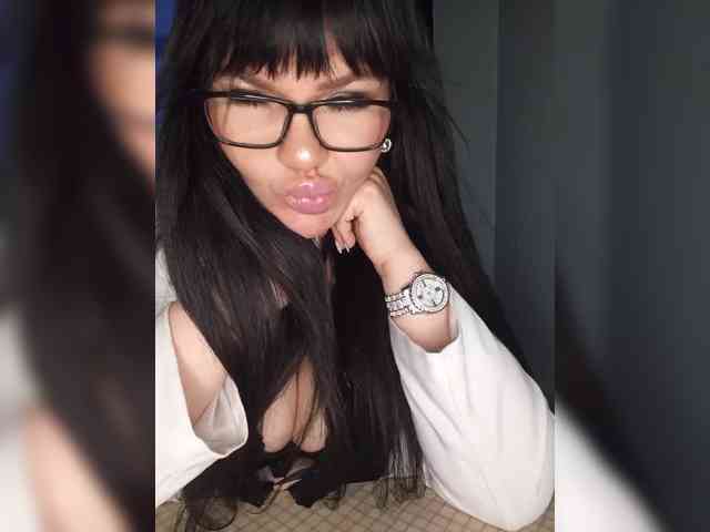 Brunetochkaaa webcam