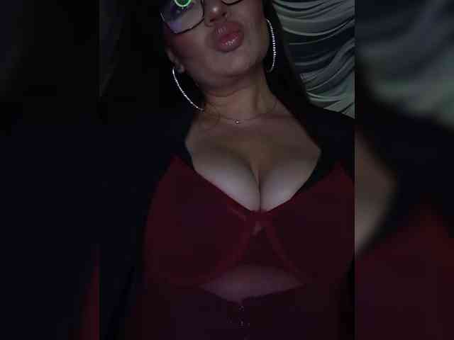 Brunetochkaaa webcam