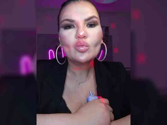 Brunetochkaaa webcam