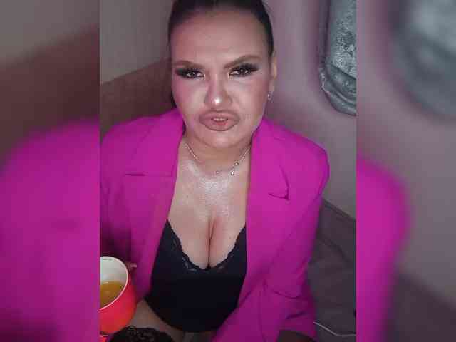 Brunetochkaaa webcam