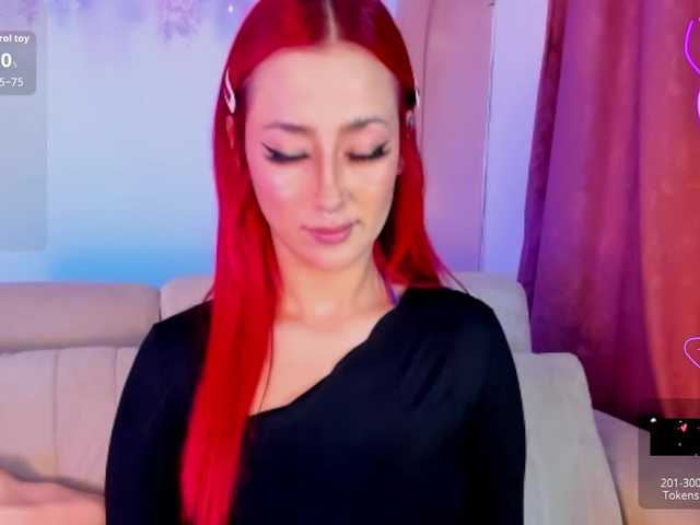 Mia-Bloom's BongaCams show and profile