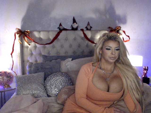xtinastar's BongaCams show and profile