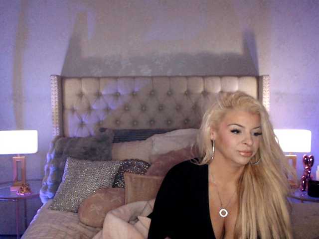 xtinastar's BongaCams show and profile