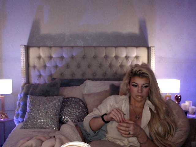 xtinastar's BongaCams show and profile