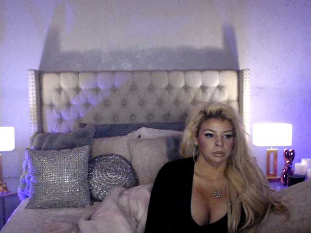 xtinastar's BongaCams show and profile