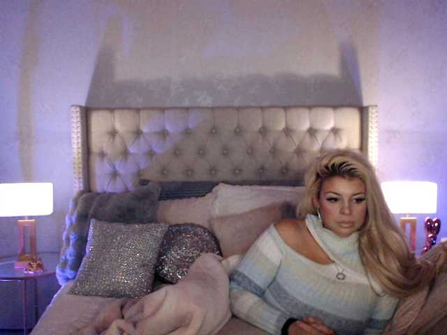 xtinastar's BongaCams show and profile