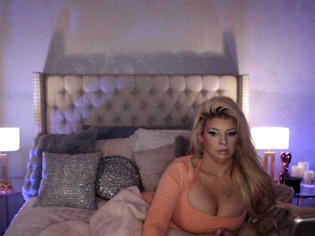 xtinastar's BongaCams show and profile