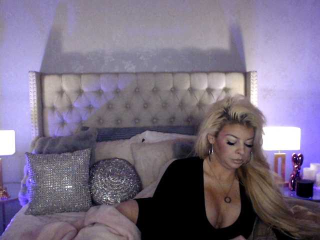 xtinastar's BongaCams show and profile