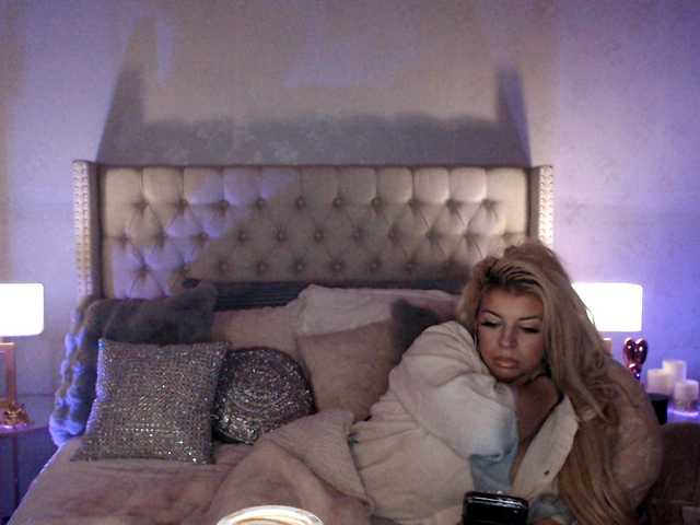 xtinastar's BongaCams show and profile