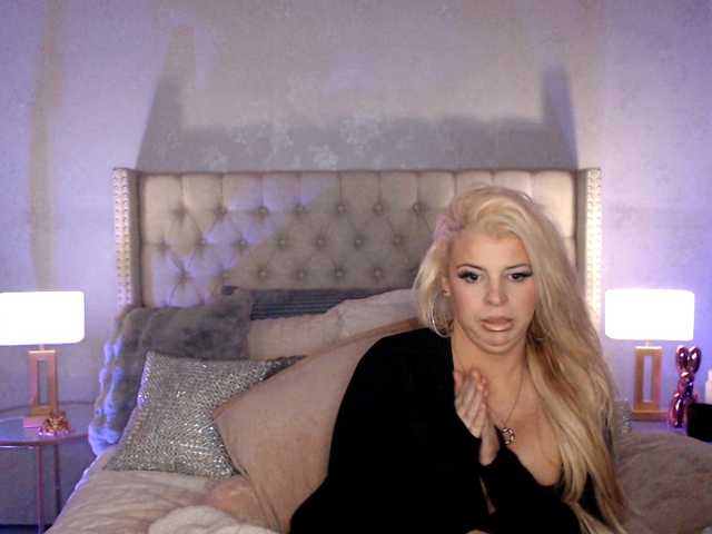 xtinastar's BongaCams show and profile