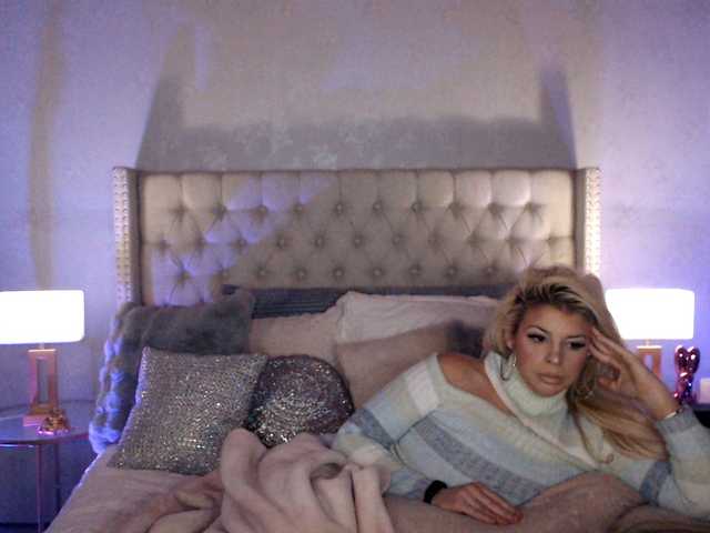 xtinastar's BongaCams show and profile