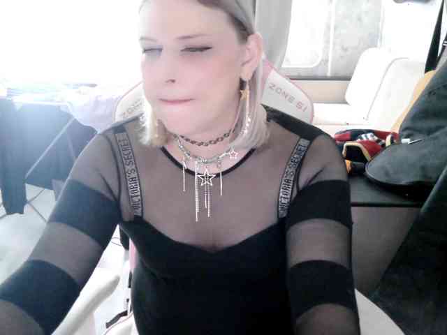 Alexgreendy21 Live Webcam on BongaCams