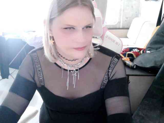 Alexgreendy21 Live Webcam on BongaCams
