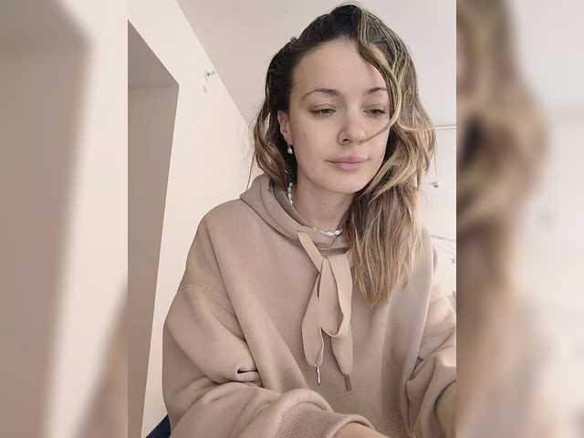 Lola3000's BongaCams show and profile