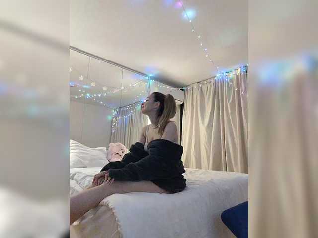 Lola3000's BongaCams show and profile