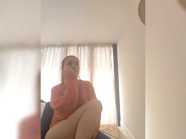 Lola3000's BongaCams show and profile