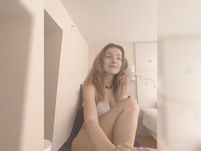 Lola3000's BongaCams show and profile