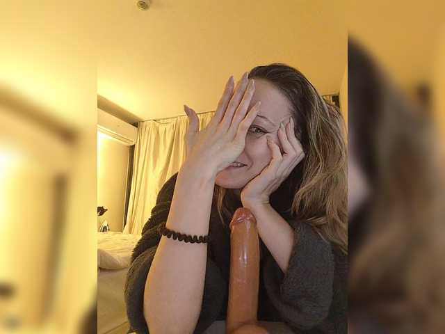 Lola3000's BongaCams show and profile