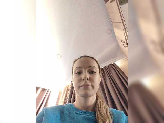 Lola3000's BongaCams show and profile