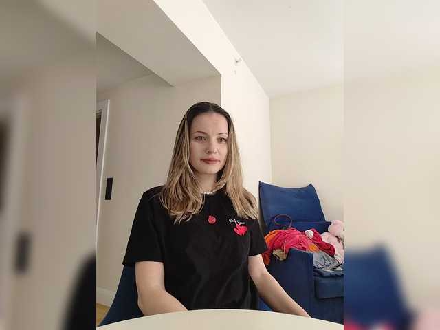 Lola3000's BongaCams show and profile