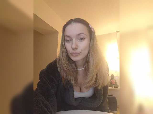 Lola3000's BongaCams show and profile