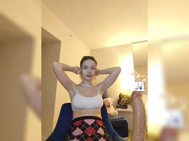 Lola3000's BongaCams show and profile