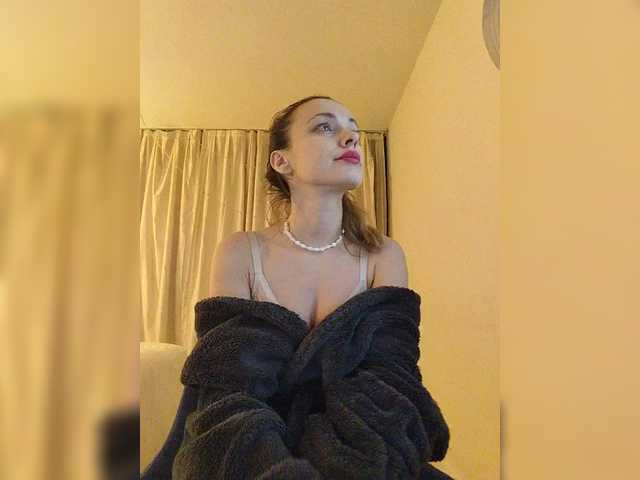 Lola3000's BongaCams show and profile