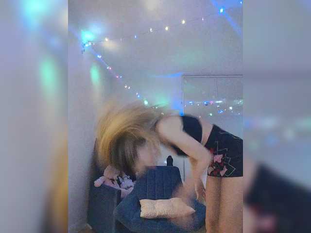 Lola3000's BongaCams show and profile