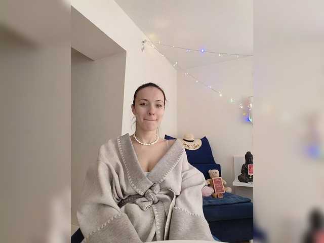 Lola3000's BongaCams show and profile