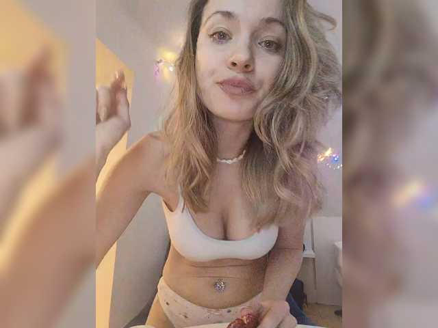 Lola3000's BongaCams show and profile