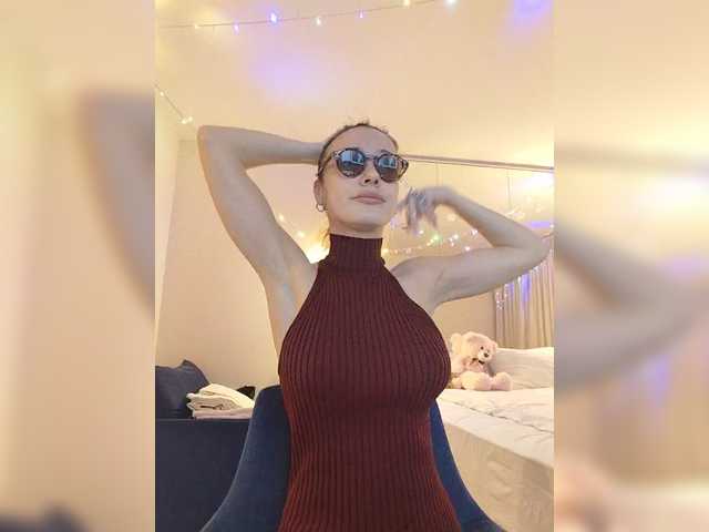 Lola3000's BongaCams show and profile