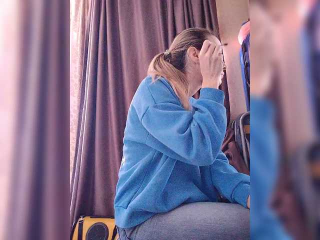 Lola3000's BongaCams show and profile