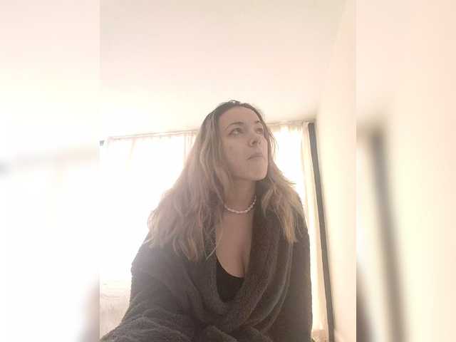 Lola3000's BongaCams show and profile