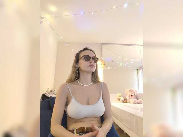 Lola3000's BongaCams show and profile