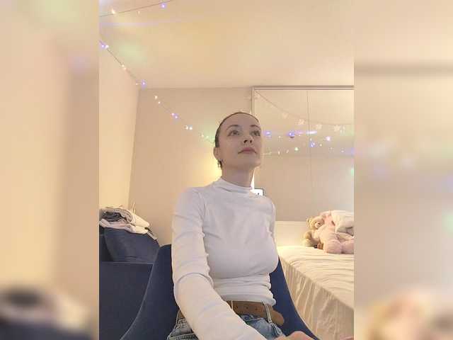 Lola3000's BongaCams show and profile