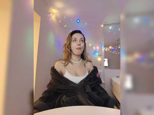 Lola3000's BongaCams show and profile