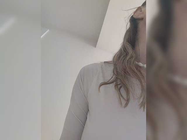 Lola3000's BongaCams show and profile