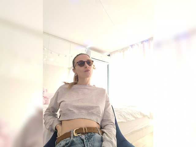 Lola3000's BongaCams show and profile
