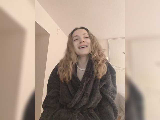 Lola3000's BongaCams show and profile