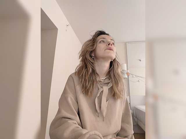 Lola3000's BongaCams show and profile