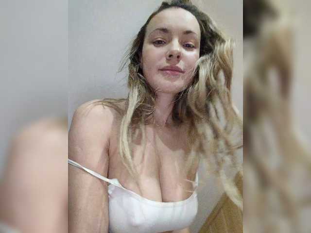 Lola3000 from BongaCams is Freechat
